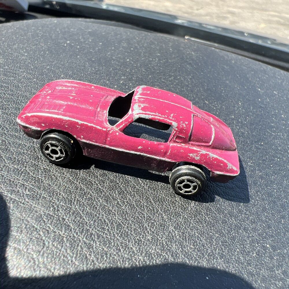 Vintage Tootsie Toy Diecast MAGENTA. CORVETTE SPLIT WINDOW  #3